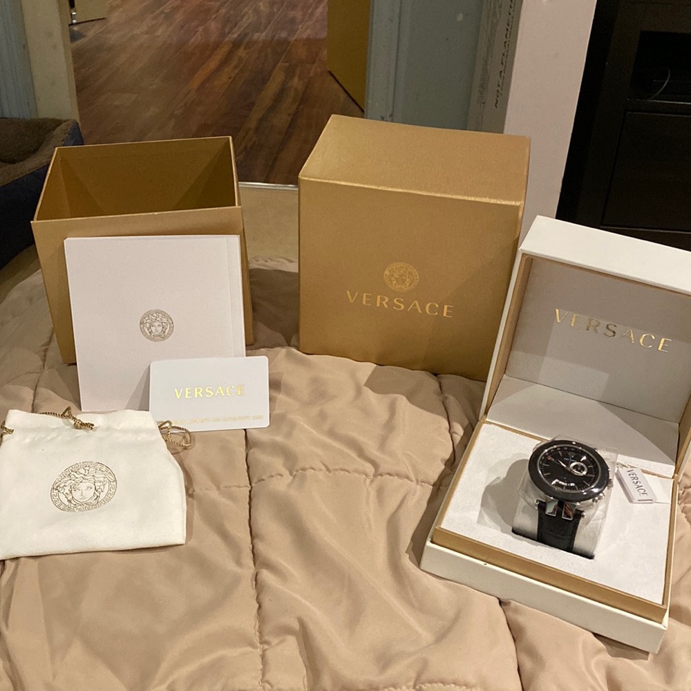 BRAND NEW NEVER WORN WITH TAGS Versace watch
